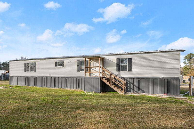 31657 N Corbin Rd in Walker, LA - Building Photo