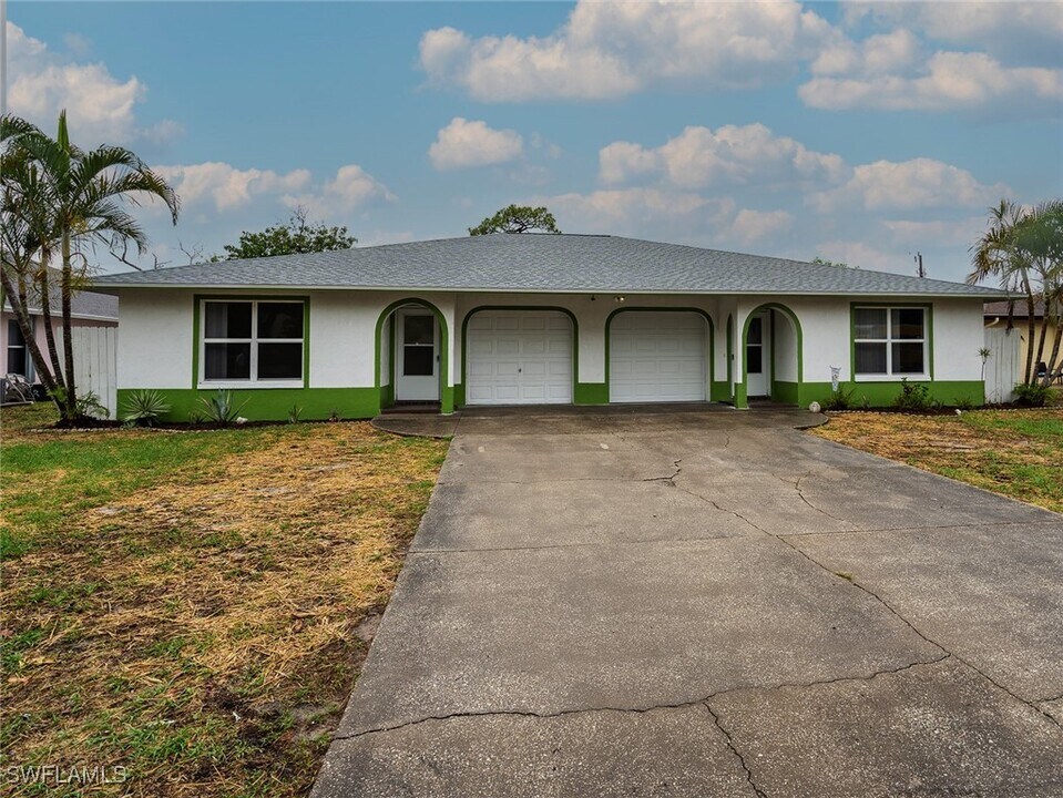 1228 SE 24th Ave in Cape Coral, FL - Building Photo