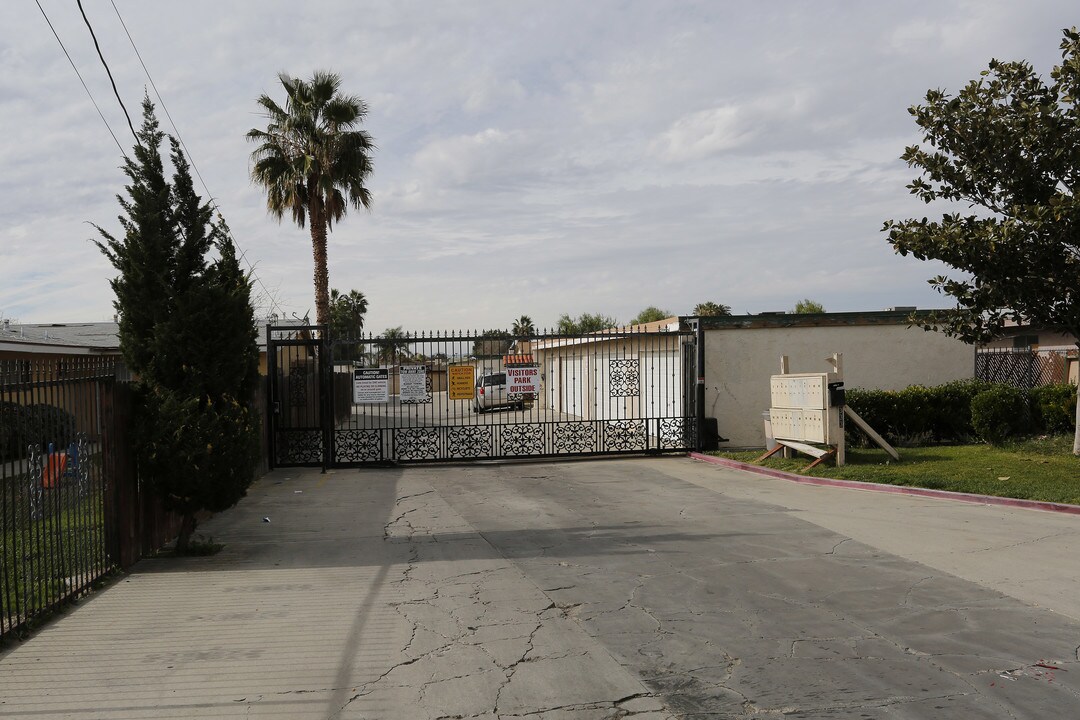 Gilbert Apartments in Hemet, CA - Foto de edificio