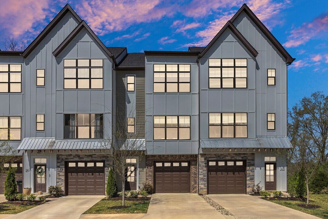 253 Stonecrest Cir in Nashville, TN - Foto de edificio