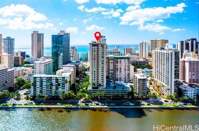 2345 Ala Wai Blvd in Honolulu, HI - Building Photo - Building Photo