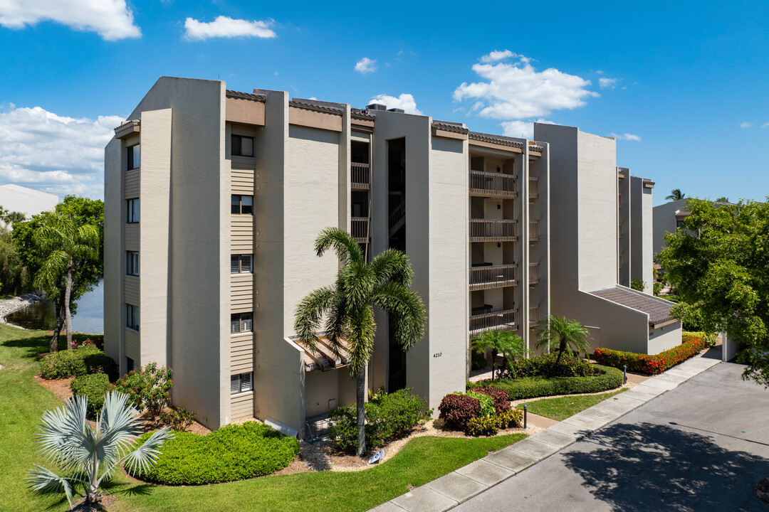 Steamboat Bend Condominium in Ft. Myers, FL - Building Photo