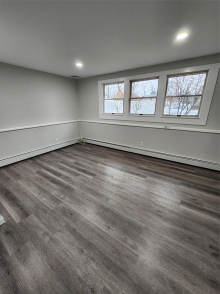 27 Estates Ln in Shoreham, NY - Foto de edificio - Building Photo