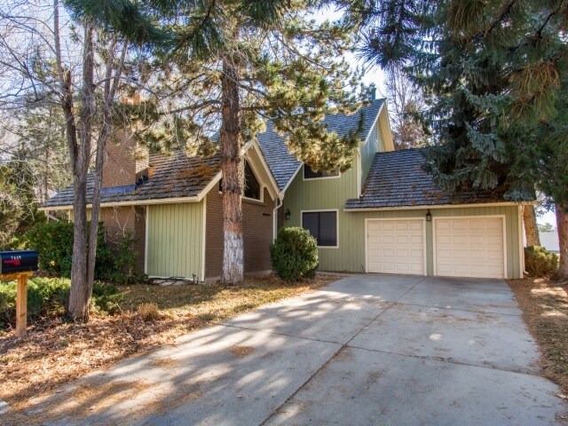 7449 Magic Hills Cir in Cottonwood Heights, UT - Building Photo