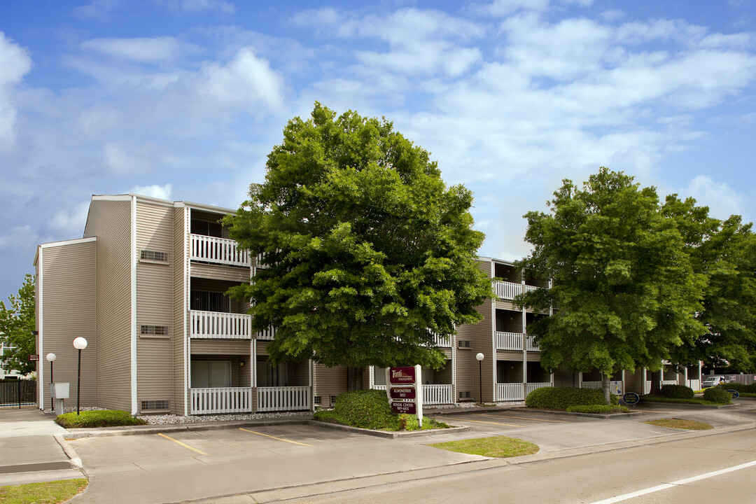 Almondtree in New Orleans, LA - Building Photo