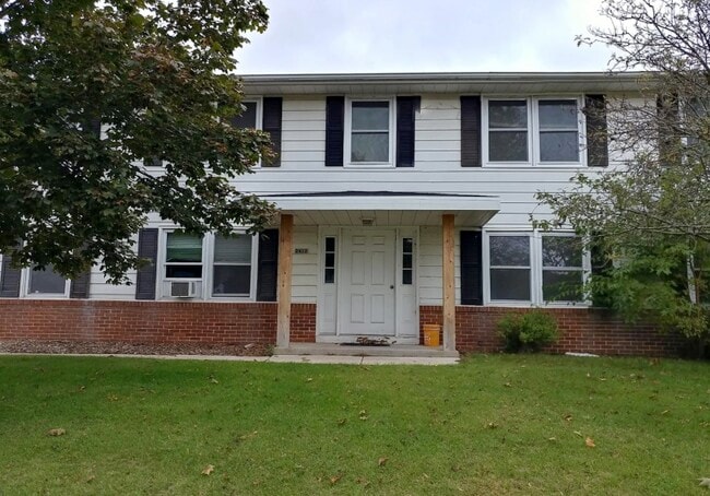 2412 Camelot Blvd in Sheboygan, WI - Foto de edificio - Building Photo