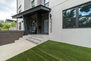 2325 1st Ave S in St. Petersburg, FL - Building Photo