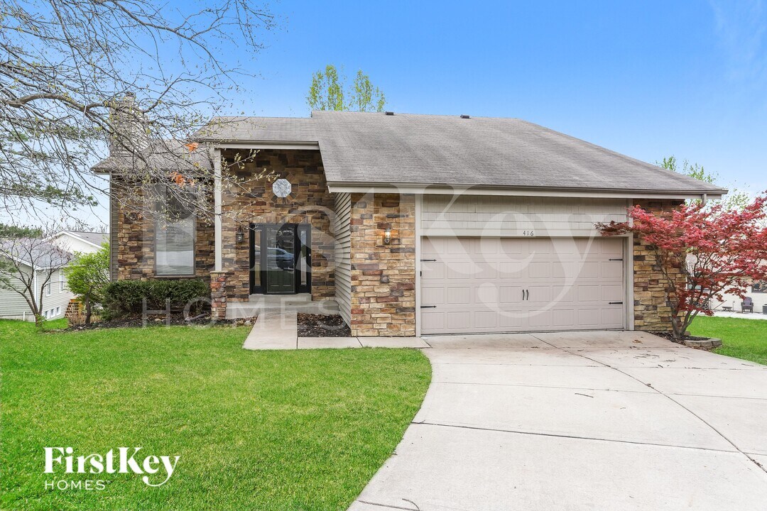 416 Oak Pl in Lake St. Louis, MO - Foto de edificio