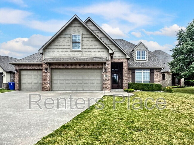 property at 821 W Elmira St