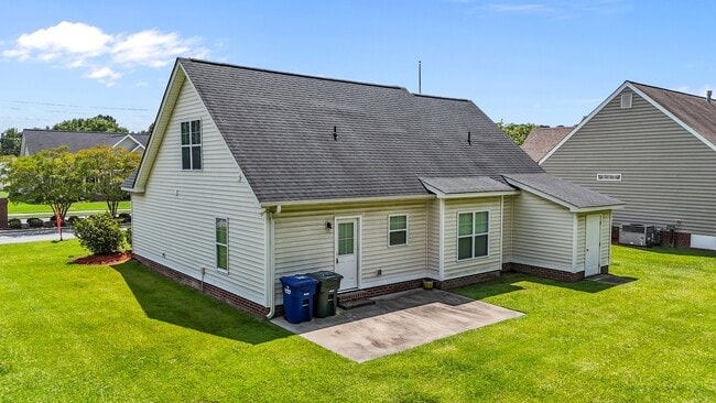 2400 Camille Dr in Winterville, NC - Building Photo - Building Photo