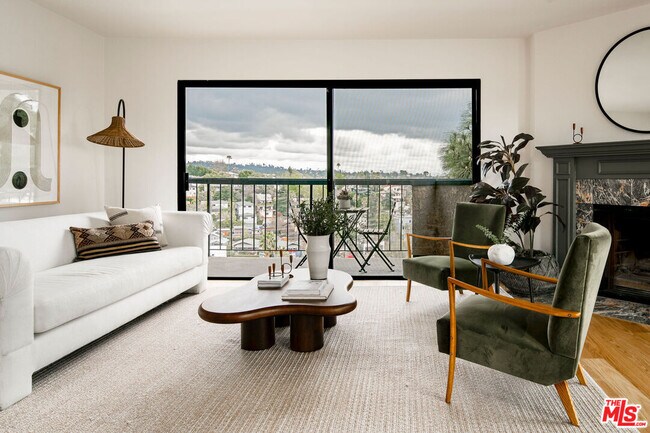 3375 Descanso Dr in Los Angeles, CA - Building Photo - Building Photo