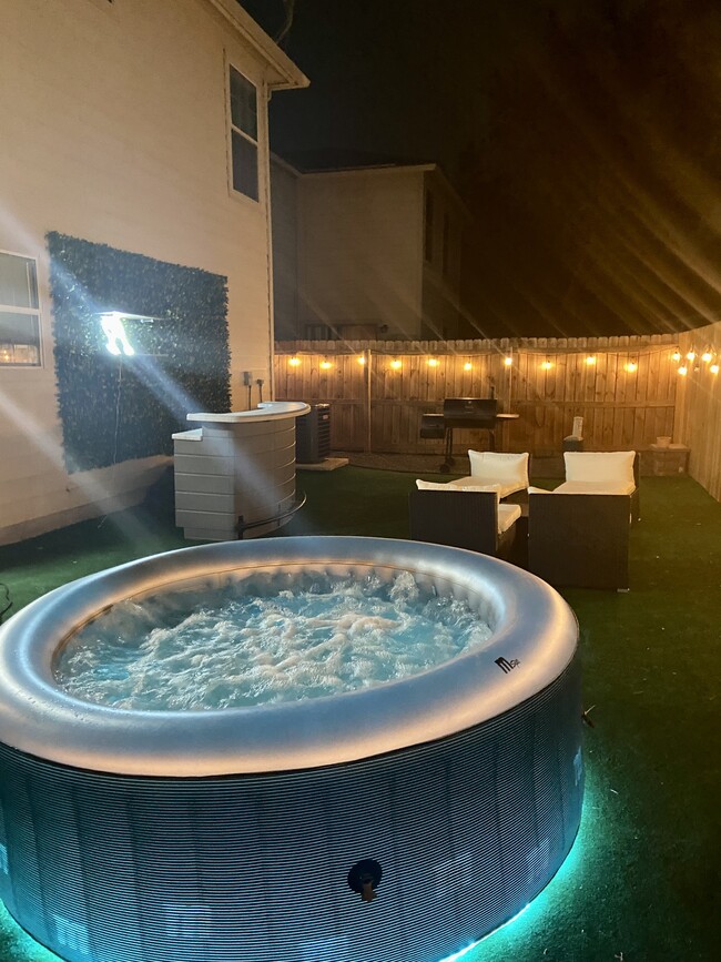 410 Mahogany Chest in San Antonio, TX - Foto de edificio - Building Photo