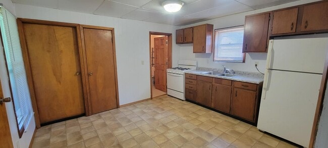 218 E National St in Vermillion, SD - Building Photo - Building Photo