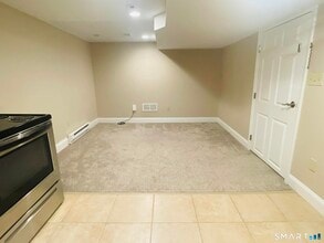 128 Forest Dr in Wethersfield, CT - Foto de edificio - Building Photo