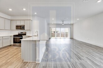 18001 Umberto Dr in Pflugerville, TX - Building Photo - Building Photo