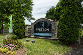 Preston at Hillwood in Murfreesboro, TN - Foto de edificio - Building Photo