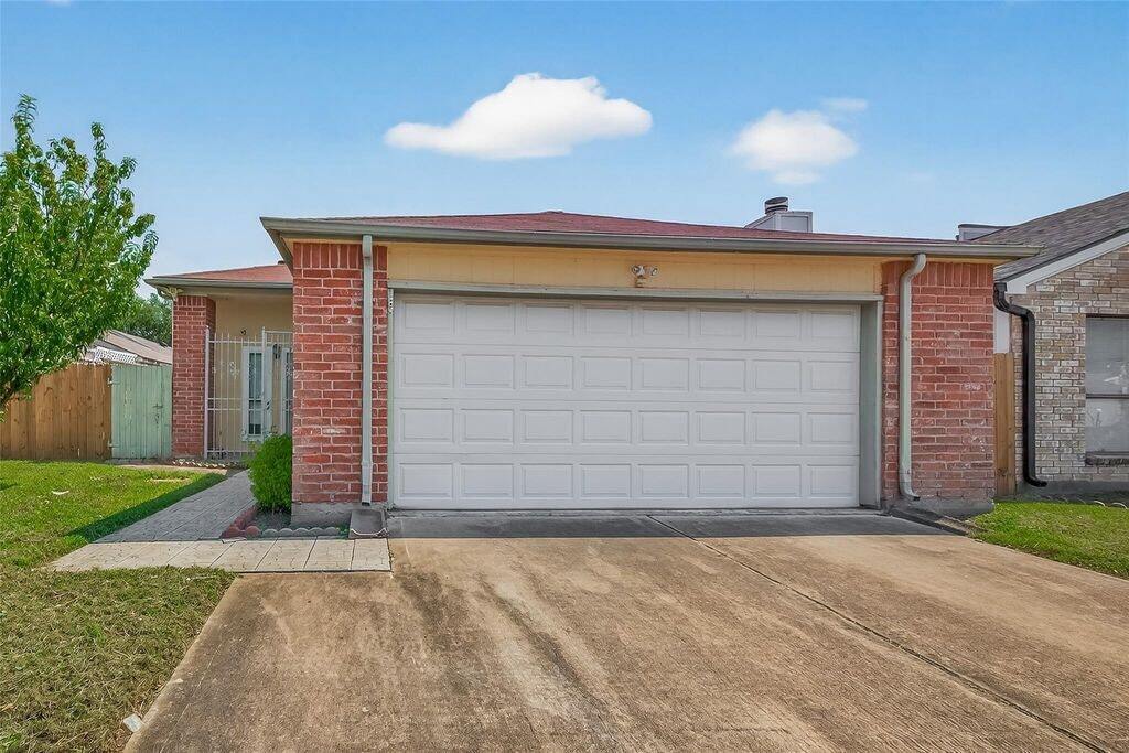 6415 Grandvale Dr in Houston, TX - Building Photo