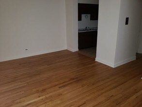5909 N Kenmore Ave-Unit -303 in Chicago, IL - Building Photo - Building Photo