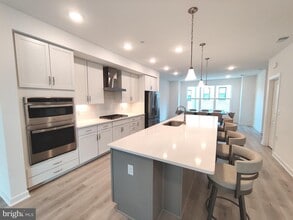 5002 Longmire Wy in Chantilly, VA - Building Photo - Building Photo