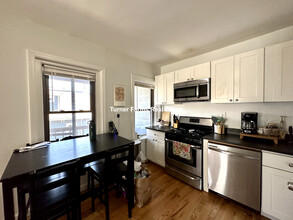 916 Dorchester Ave, Unit 2 in Boston, MA - Building Photo - Building Photo