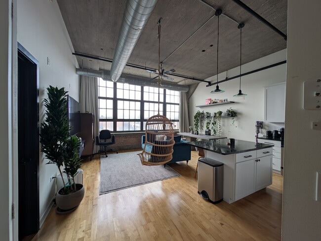 property at 3963 W Belmont Ave