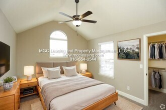 510 N Foxridge Dr in Raymore, MO - Building Photo - Building Photo