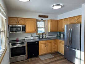 1511 Hyvue St in Adel, IA - Building Photo