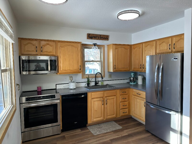 1511 Hyvue St in Adel, IA - Building Photo