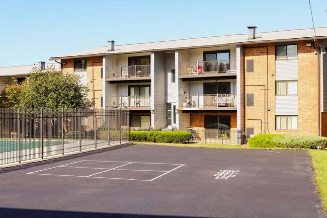 Park View at Bladensburg in Bladensburg, MD - Foto de edificio - Building Photo