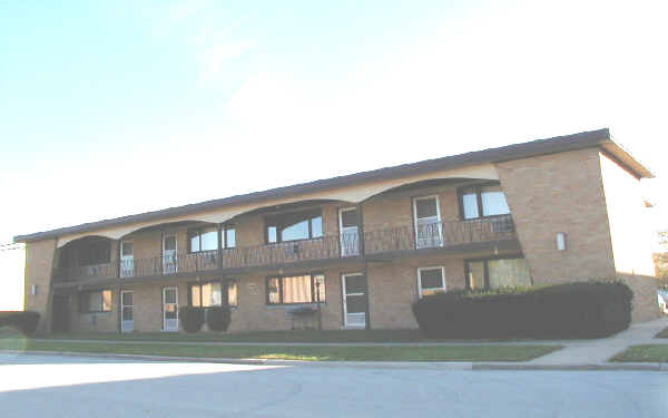 18323 Exchange Ave in Lansing, IL - Foto de edificio