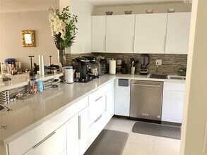 460 Poinciana Island Dr in Sunny Isles Beach, FL - Building Photo - Building Photo