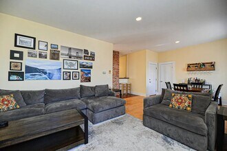 290 Pleasant St in Portsmouth, NH - Building Photo - Building Photo