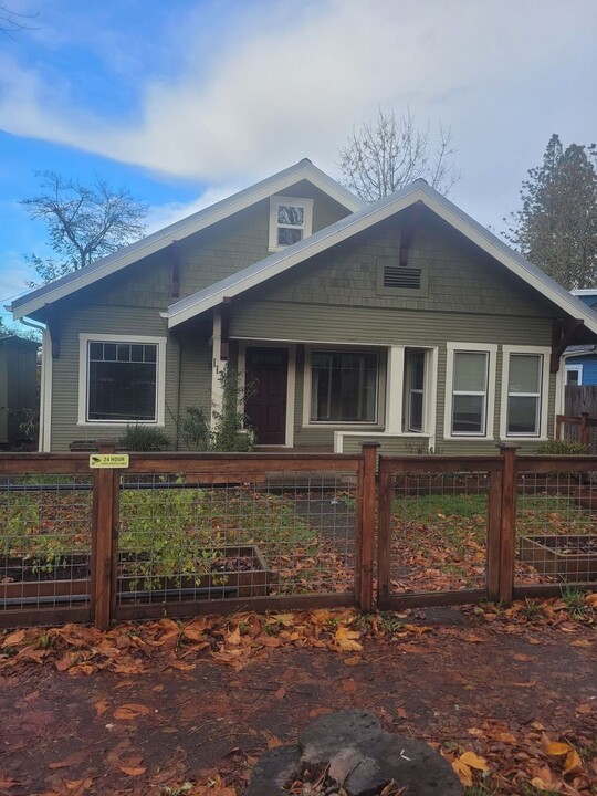 1131 W 8th Ave in Eugene, OR - Building Photo