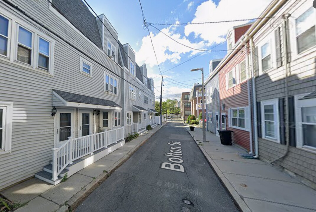 66 Bolton St, Unit T in Boston, MA - Building Photo