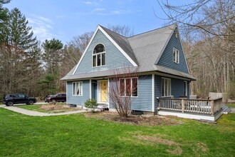 731 Grove St in Norwell, MA - Building Photo - Building Photo