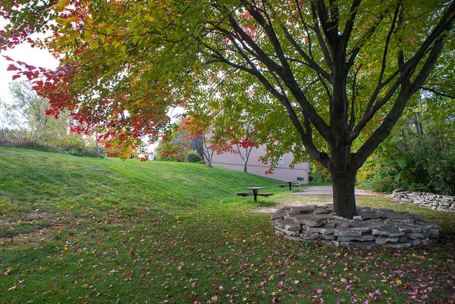 Broadview Apartments in Ann Arbor, MI - Building Photo - Building Photo