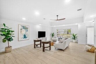 718 SW 27th Pl in Boynton Beach, FL - Building Photo - Building Photo