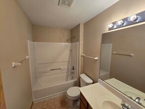 1531 Silverstone Dr in Carpentersville, IL - Building Photo - Building Photo
