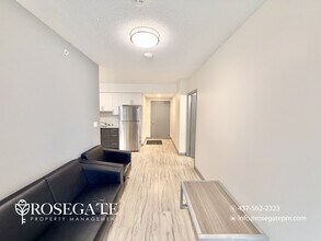 258 Sunview St in Waterloo, ON - Building Photo - Building Photo
