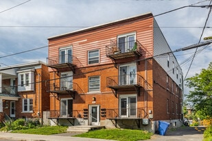 Carlyle Apartments in Ottawa, ON - Building Photo