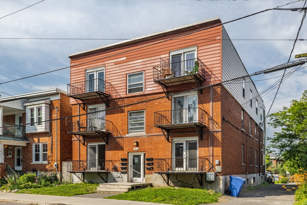 Carlyle Apartments in Ottawa, ON - Building Photo