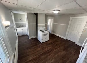 64 State St in Brewer, ME - Foto de edificio - Building Photo