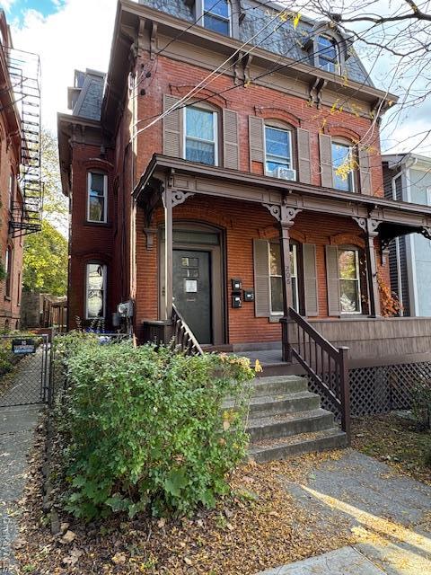 206 Mill St in Poughkeepsie, NY - Building Photo