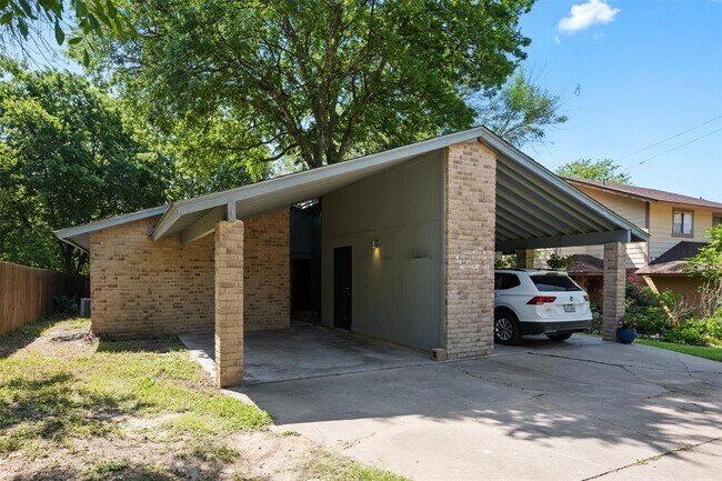 2415 Burleson Ct in Austin, TX - Building Photo - Building Photo