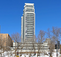 Landmark On The Lake in Milwaukee, WI - Building Photo - Building Photo