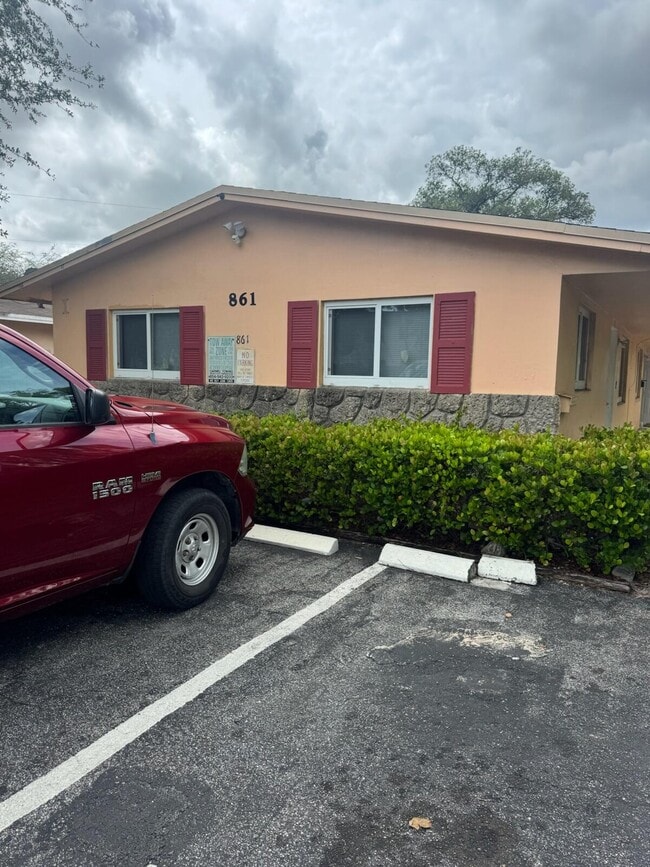861 SW 10th Dr in Pompano Beach, FL - Building Photo - Building Photo