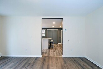 4 Fermily Ln in Westport, CT - Building Photo - Building Photo
