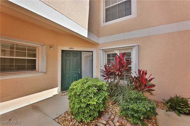 5105 Cedar Springs Dr in Naples, FL - Building Photo - Building Photo