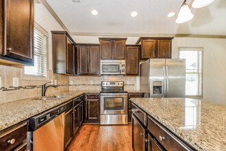 104 Parkview Dr in Clayton, NC - Building Photo - Building Photo