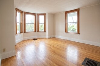 105 Pine St in Waltham, MA - Building Photo - Building Photo